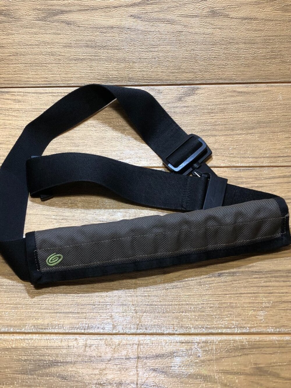 Timbuk2 gray shoulder strap, with extra padding for shoulder